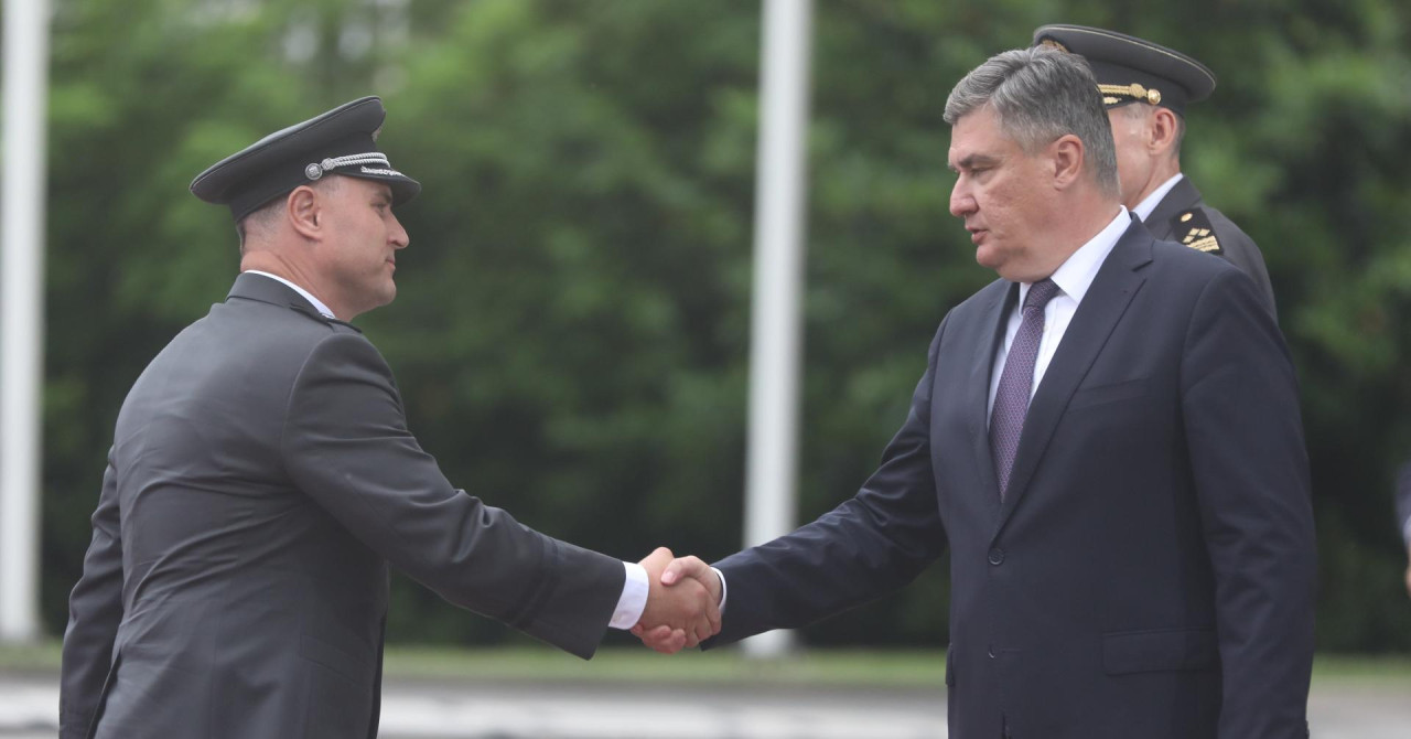 Milanović konačno stao pred kamere i govorio o divljanju civila u vojarni, a onda krenuo o Mili Kekinu: ‘Netko je tu gluh!‘