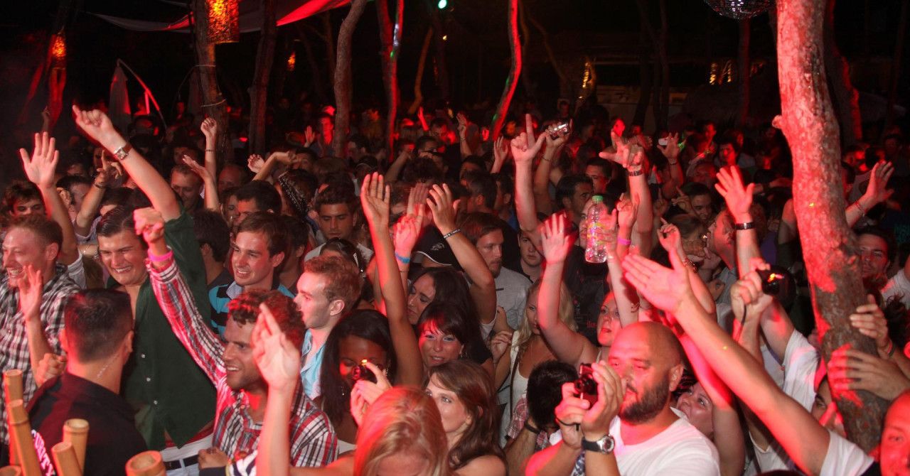 Inspektori pod okriljem noći upali u jedan od najpoznatijih i dosad nedodirljivih klubova na Jadranu? ‘Odmah ugasite te zvučnike‘