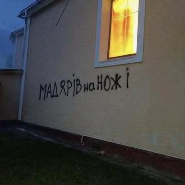 ‘Mađare na nož!‘ piše na crkvi u Zakarpatskoj oblasti 