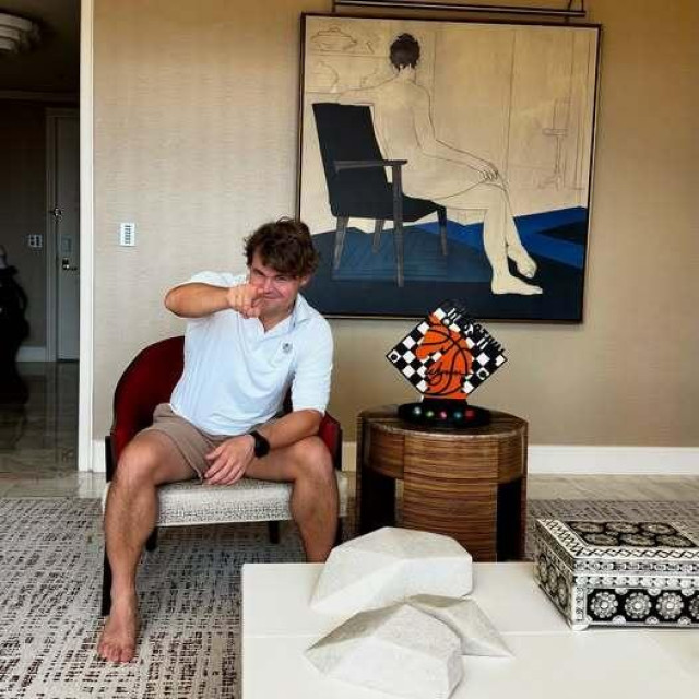 Carlsen si je pojedom skratio dosadu na putovanju