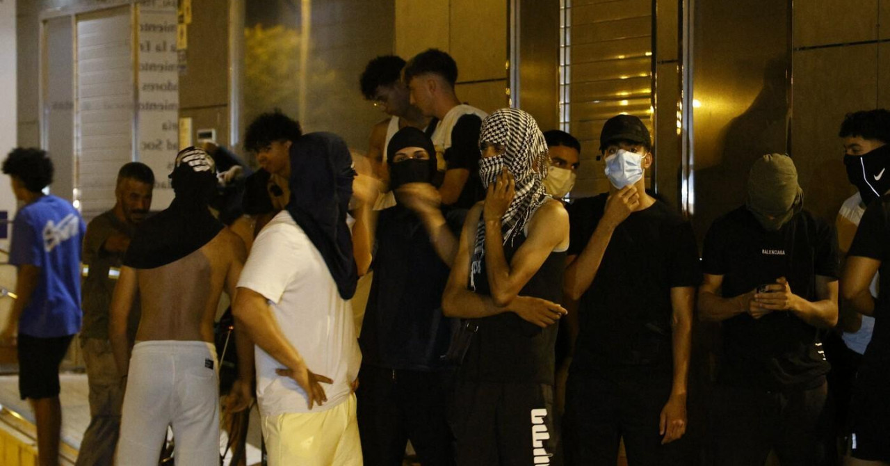 Snagatori u crnom okupirali usnuli gradić, ljudi se zaključavaju u domove, sprema se novi val nasilja: ‘Ovo je otvoreni lov‘