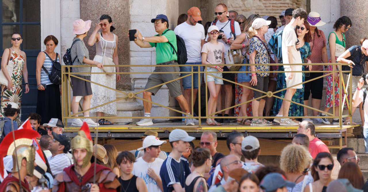 Svi pričaju o Santoriniju i Positanu, a pogledajte kako danas izgleda Split, čovjek na čovjeku!