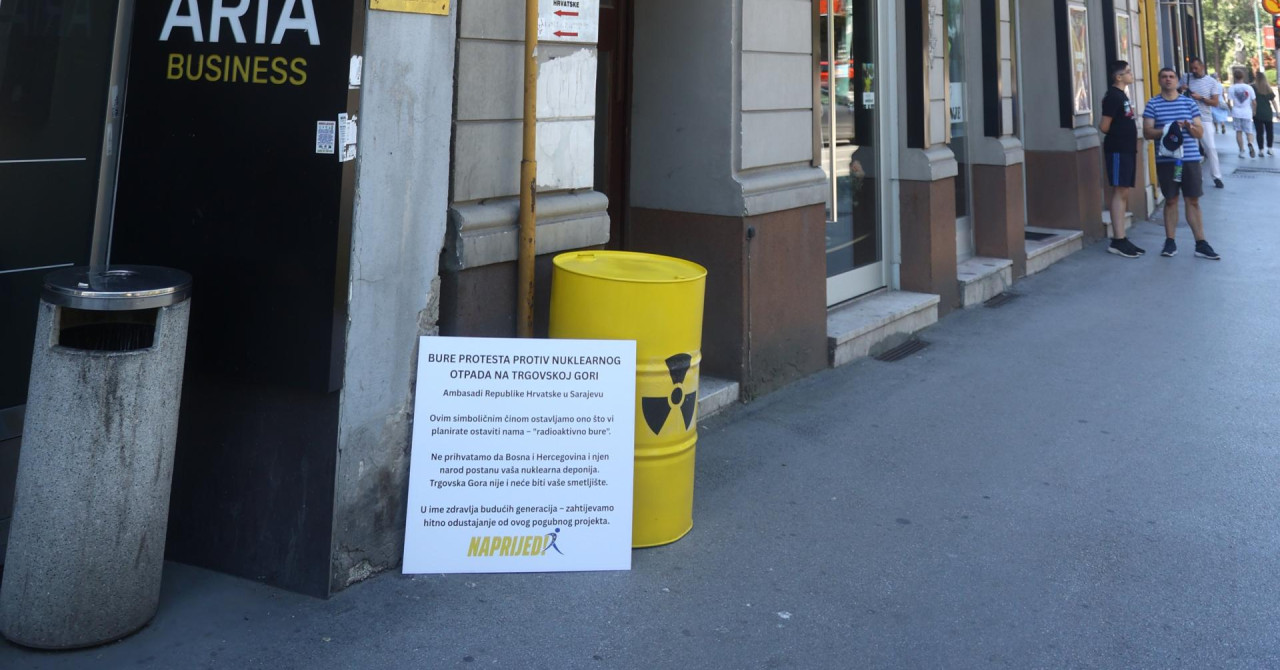 Pogledajte što je jutros osvanulo ispred hrvatskog veleposlanstva u Sarajevu. Poruka je jasna