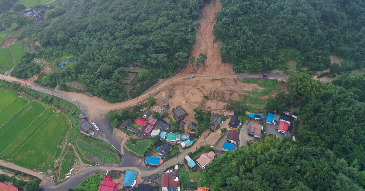 Deset poginulih, devet nestalih u obilnim kišama i odronima u Južnoj Koreji