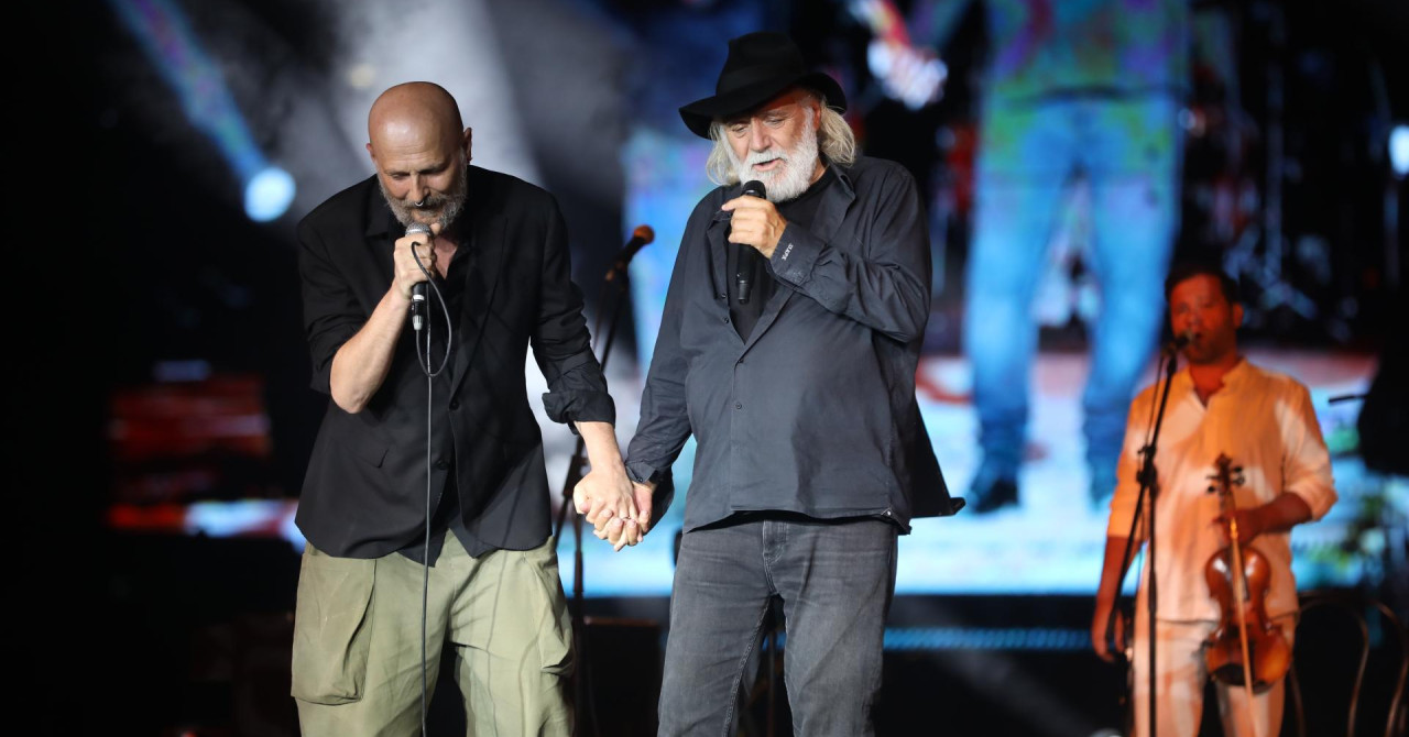 Rade Šerbedžija i Urban zajedno pjevali držeći se za ruke, u prvom redu Zoran Milanović sa suprugom: ‘Istra je uvijek bila crvena‘