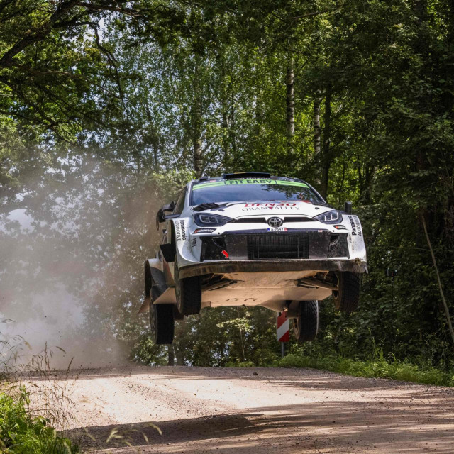 Oliver Solberg i doslovce je ‘letio‘ na ekstremno brzim estonskim cestama