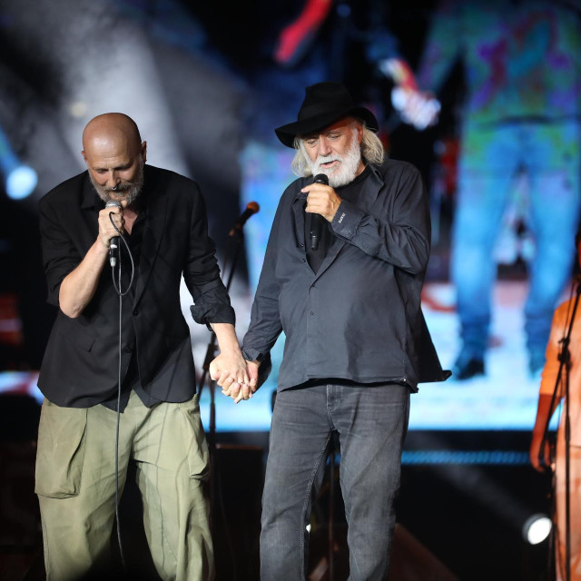 Pula, 190725.
Glazbeno-scenski spektakl u Malom rimskom kazalistu povodom 25. rodjendana kazalista Ulysses.
Na fotografiji: Damir Urban, Rade Serbedzija.
