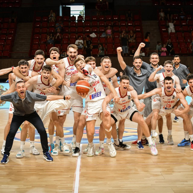 Hrvatska U-20 reprezentacija slavi povratak u najbolji razred europske košarke