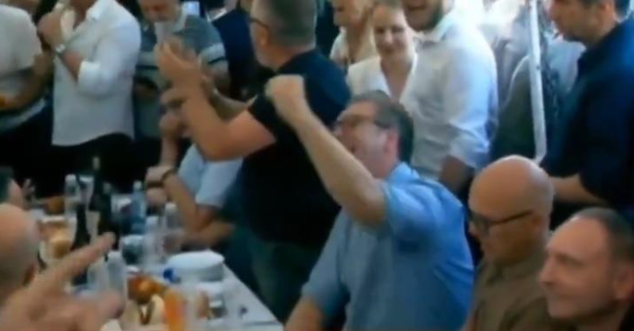 Vučić se opustio uz pivo, a onda je krenula četnička pjesma... Pogledajte reakciju predsjednika Srbije