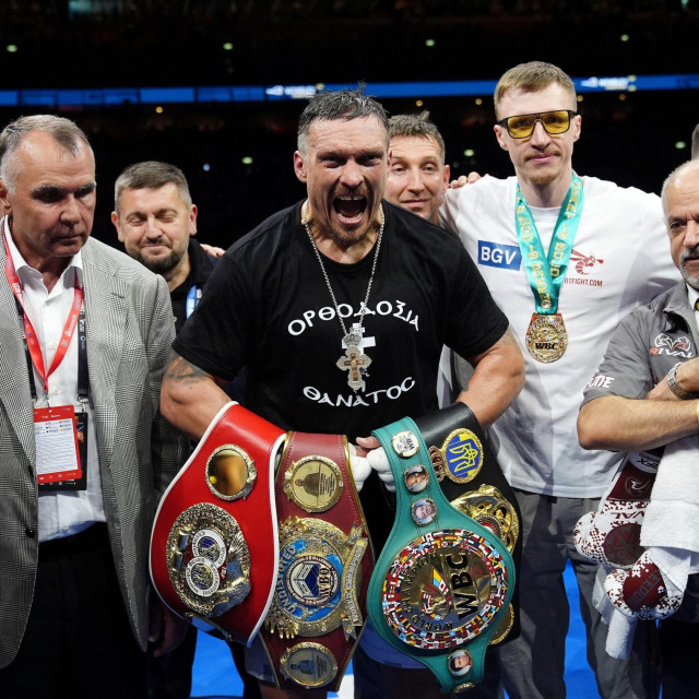 Oleksandr Usik i članovi njegovog tima