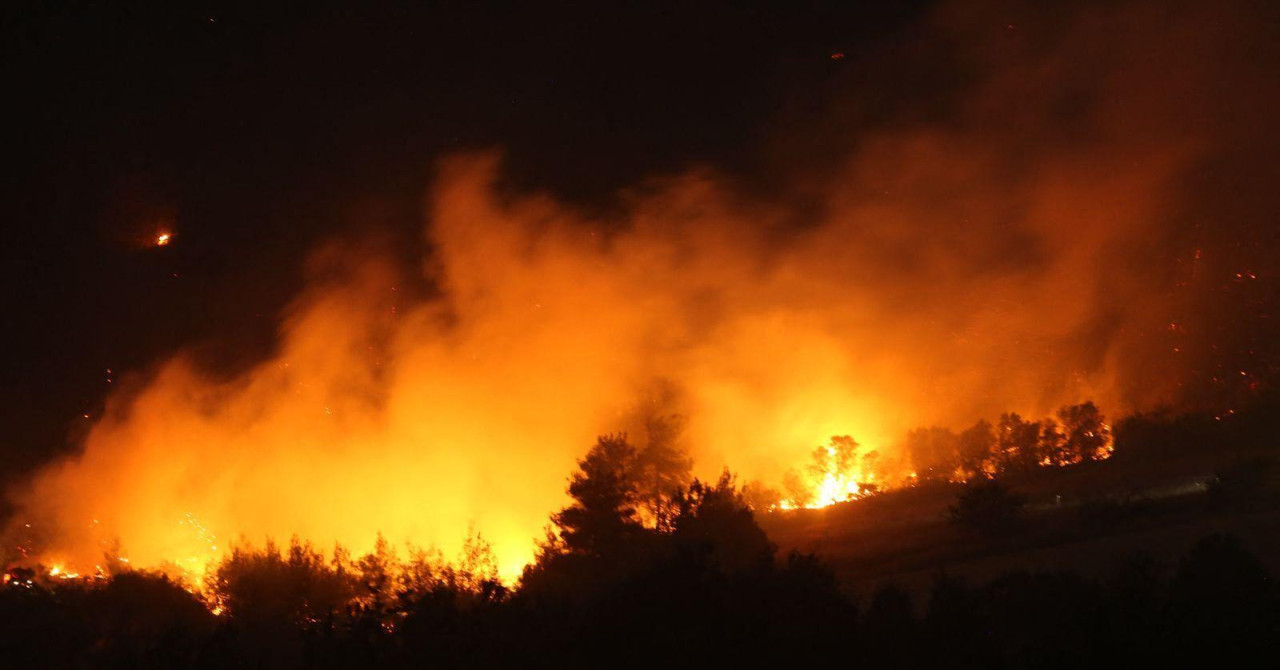 U strašnom požaru na Cipru poginulo dvoje ljudi, stotine su evakuirane