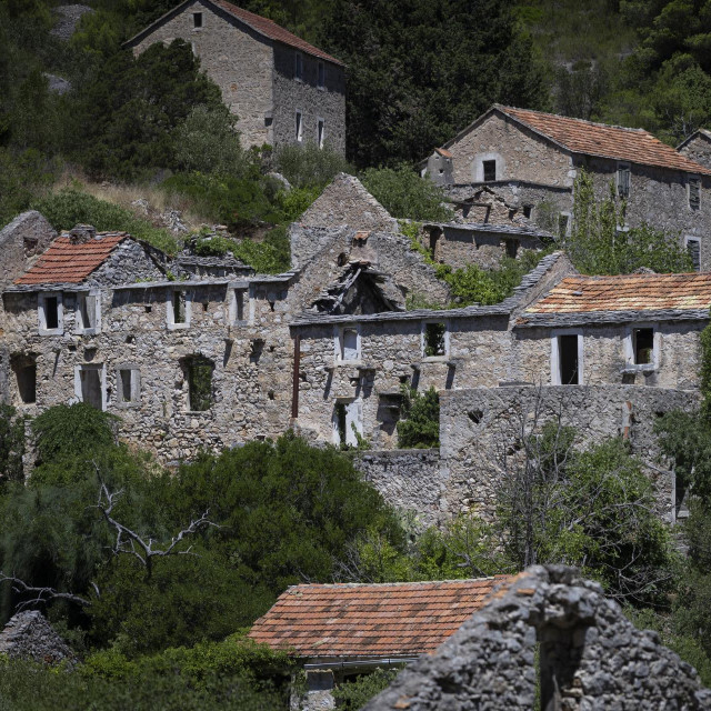 Malo Grabje, malo mjesto na otoku Hvaru u kojem nitko ne živi
