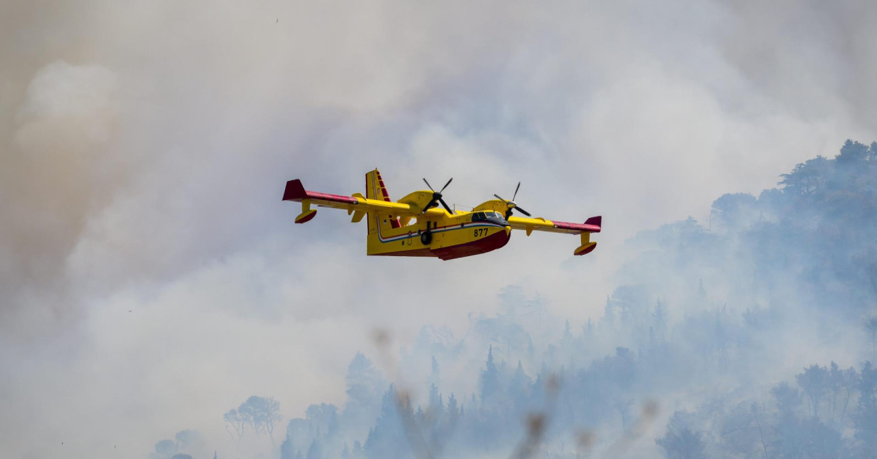 Buknuo požar kod Babinog polja na otoku Mljetu, u pomoć pozvana dva kanadera