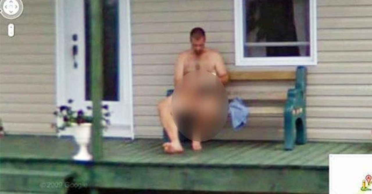 Google Street View ga je snimio golog, u sličnom izdanju. Raplet situacije predstavlja jedinstveni presedan