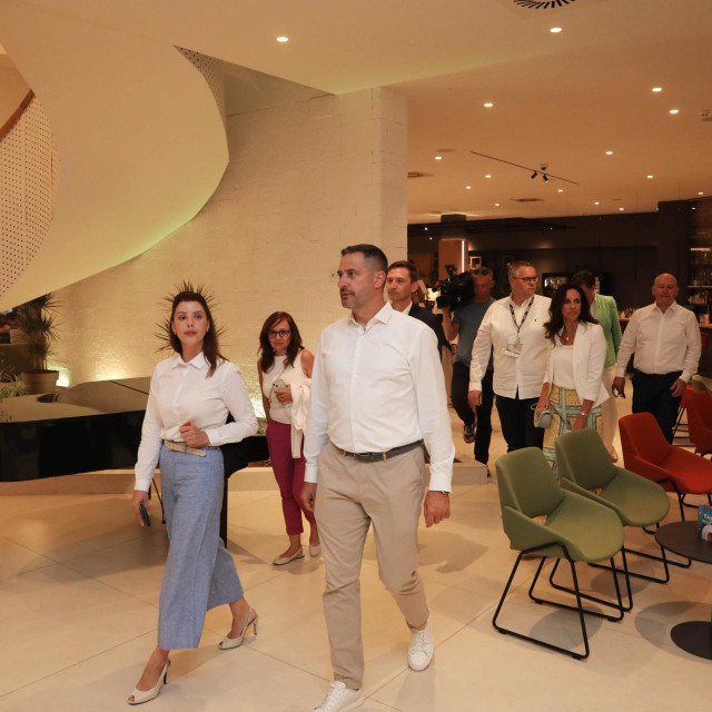Ministar Glavina u obilasku renoviranog hotela Pelegrin