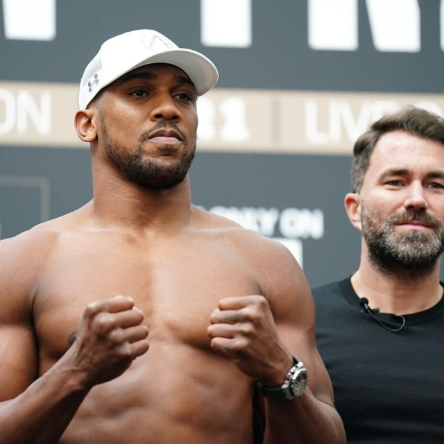 Anthony Joshua (lijevo) | Eddie Hearn (desno)