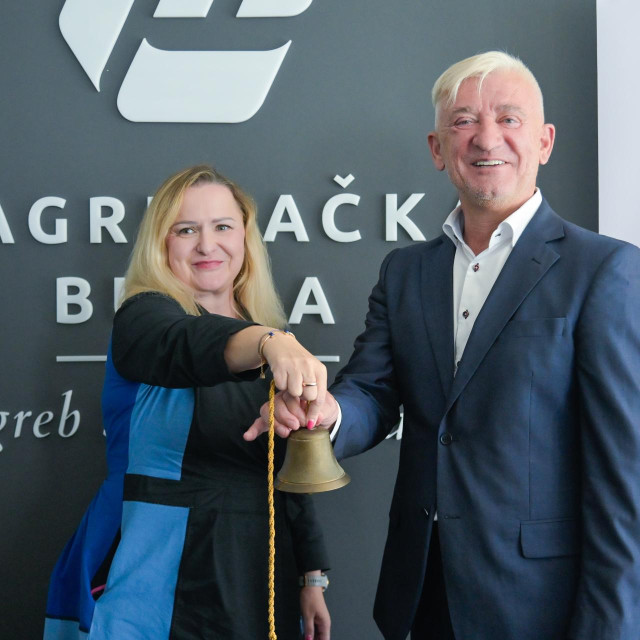Predsjednica Uprave Zagrebačke burze i predsjednik Uprave Žita Marko Pipunić simboličkim potezanjem zvona označili su početak trgovanja dionicom Žita na burzi. 