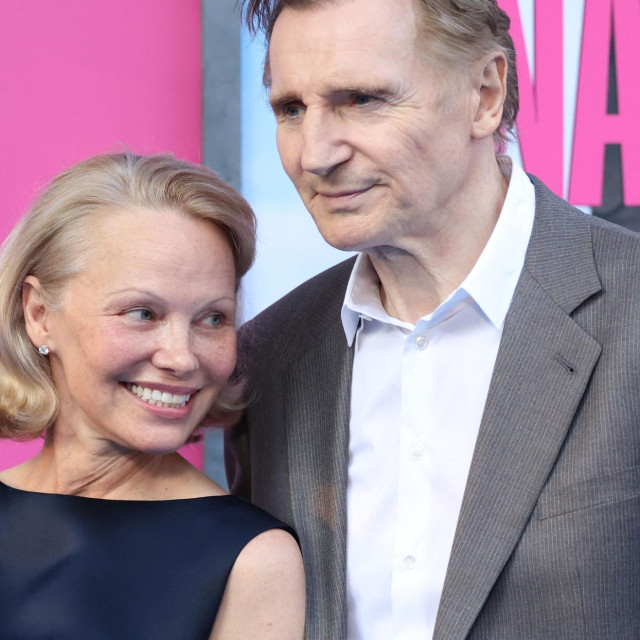Pamela Anderson i Liam Neeson
