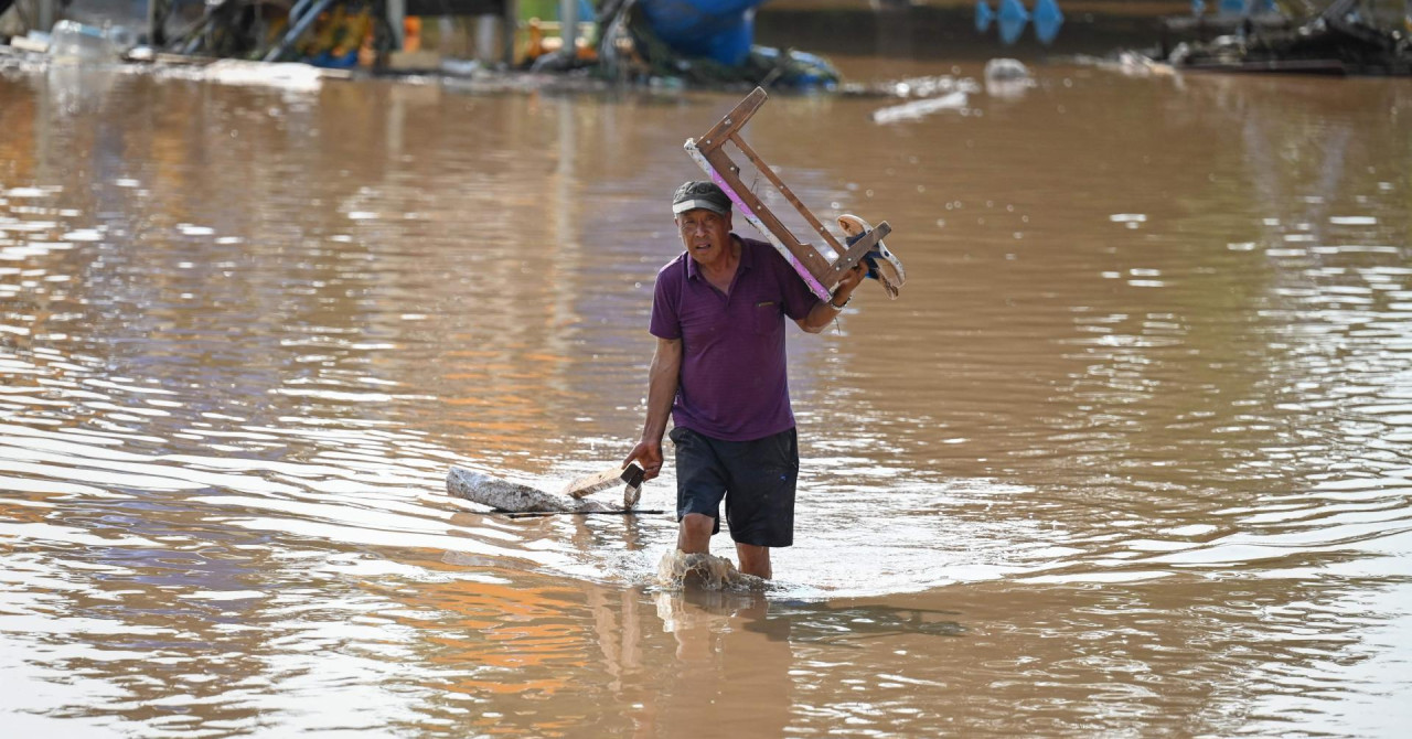 Najgora poplava desetljeća pogađa Peking: Kišne bujice odnijele 30 života, evakuirano više desetaka tisuća ljudi