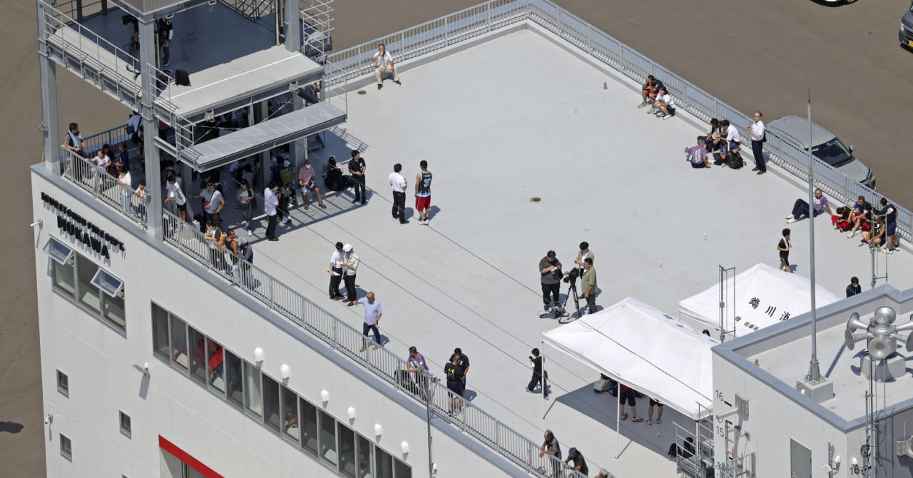 VIDEO Dramatični prizori u Japanu, zbog tsunamija ljudi bježe na krovove, prijete valovi visoki i tri metra!