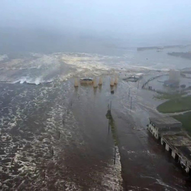 tsunami na otoku Severo-Kurilsk u Rusiji