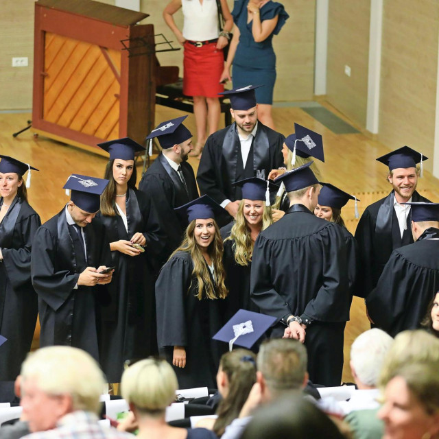 Diplomirani studenti Fakulteta elektrotehnike i računarstva i Fakulteta strojarstva i brodogradnje te Prirodoslovno-matematičkog fakulteta najbrže nalaze posao i najbolje su plaćeni. Njih 70 posto nađe posao u prva četiri mjeseca nakon diplomiranja