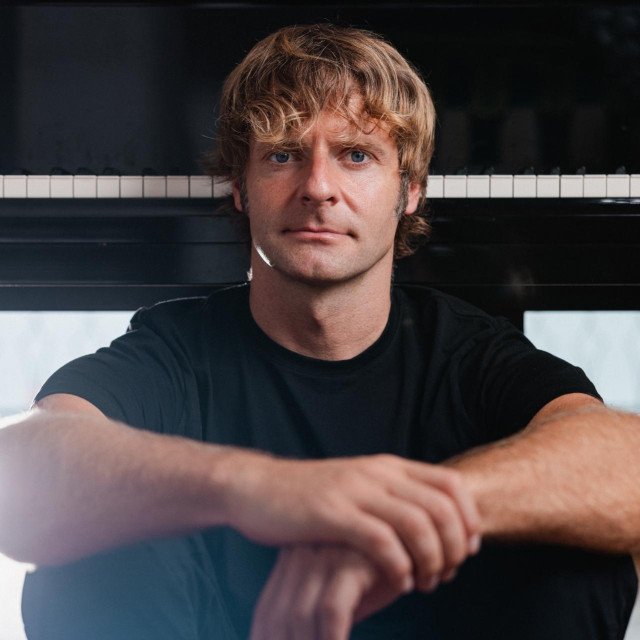 Zvjezdan s partnericom Paolom živi i stvara u Londonu