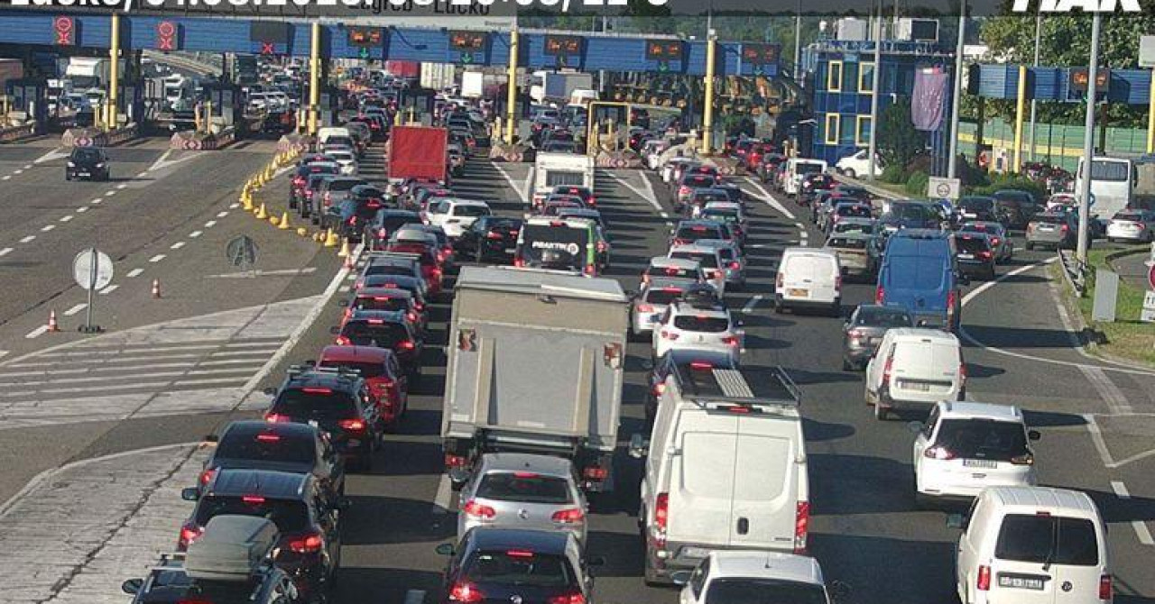 Kilometarske kolone na granicama i autocestama, HAK poslao upozorenje vozačima