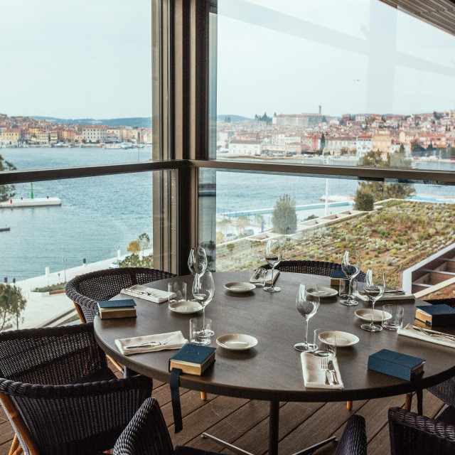 Detalj iz Grand Park Hotela Rovinj koji Kronen Zeitung opisuje kao impresivnu palaču s pogledom na grad