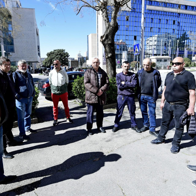 Nakon mukotrpne sklapane predstečajne nagodbe, splitski Konstuktor-Inžinjering ipak je završio u stečaju a njegovi radnici u prosvjedu za zarađene plaće
 