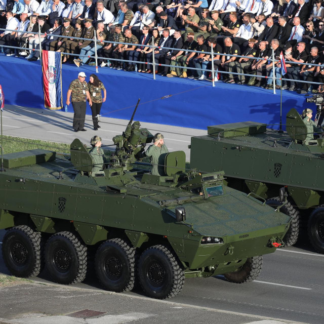 Vlada je odobrila i kupnju više desetaka protuoklopnih raketa Spike LR2 koje se također koriste na oklopnim vozilima Patria