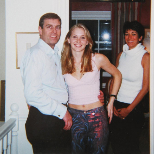 Princ Andrew s mladom Virginijom Roberts 2001. 