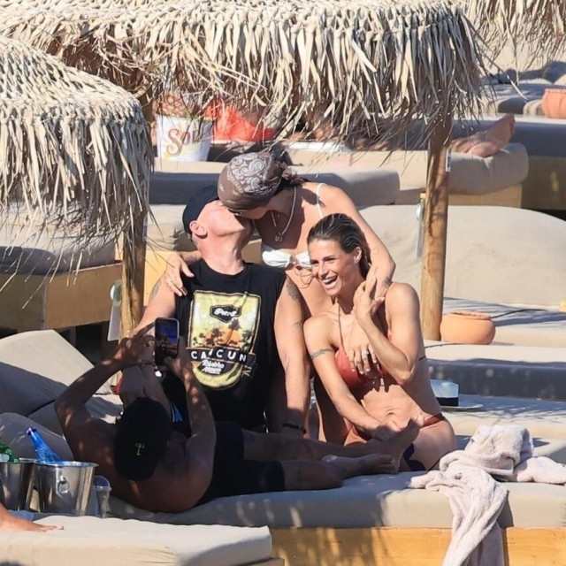 Eros Ramazzotti s Michelle Hunziker i Maricom Pellegrinelli

 