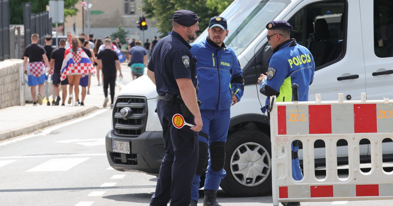 Jutarnji list - Sinj: Policija prije koncerta Marka Perkovića Thompsona privela šest ljudi