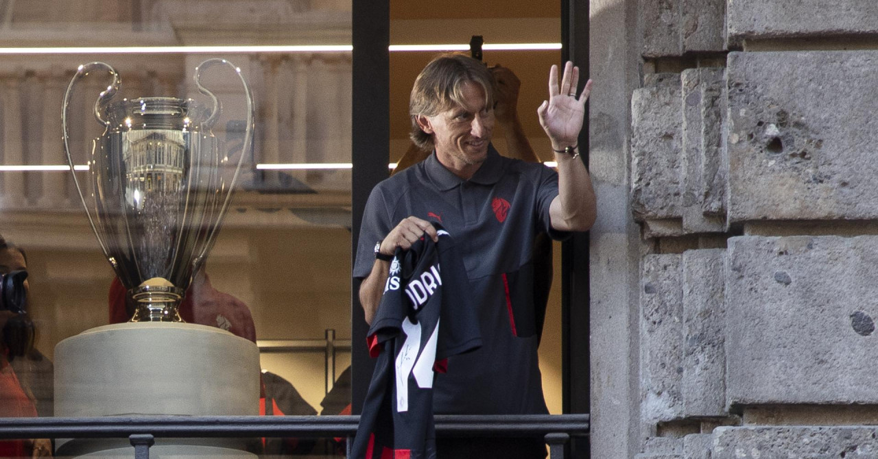 VIDEO: ‘Modrić manija‘ trese Milan! Luka izašao na balkon i rapametio navijače: ‘Kakva je to legenda, idol!‘