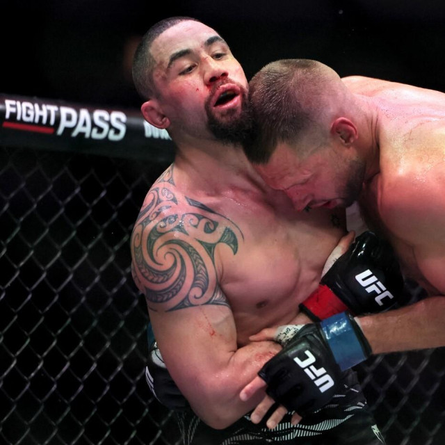 Robert Whittaker vs. Reinier de Ridder.