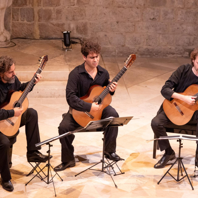 Trio Elogio
