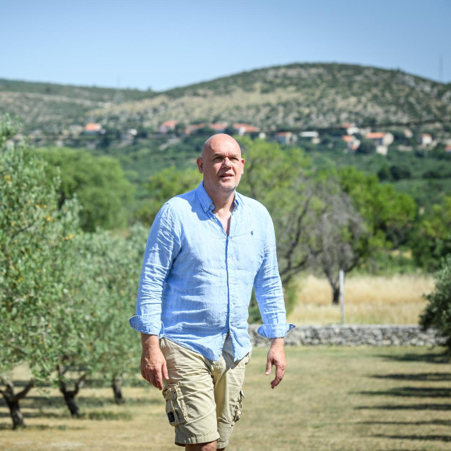 Neven Spahija je uz manji maslinik na očevini, povećao posjed i zasadio sveukupno 240 stabala  