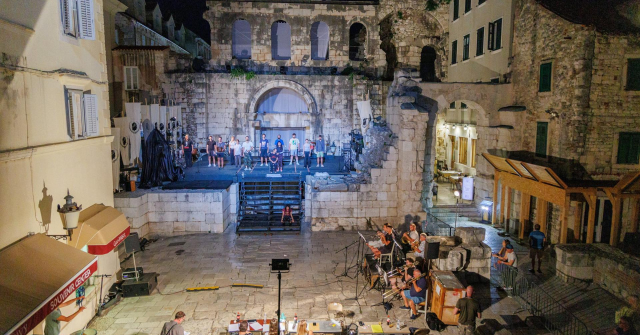 V Splitu uprizorili Shakespearovega Julija Cezarja na Srebrnih vratih