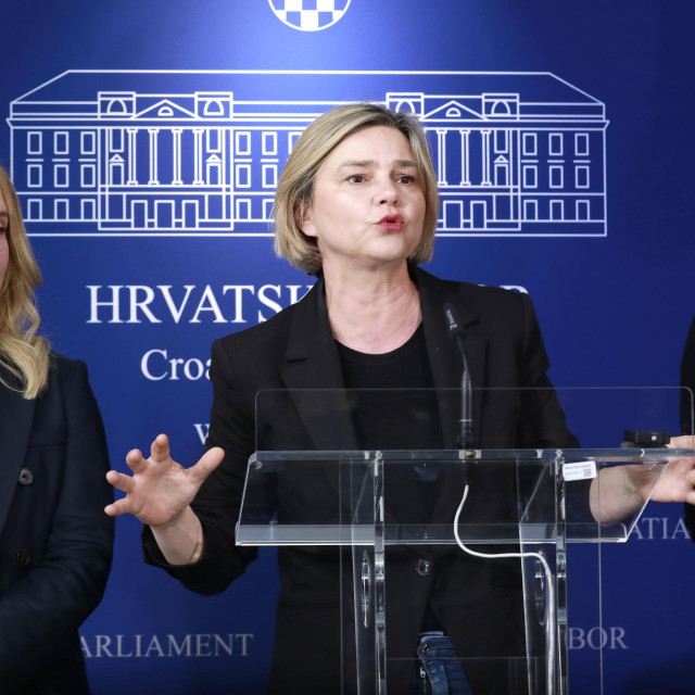 Morena Lekan, Sandra Benčić i Urša Raukar Gamulin
 
