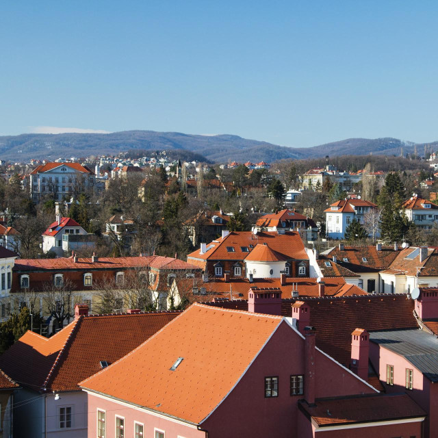 Pogled na Gornji Grad i Tuškanac u Zagrebu 