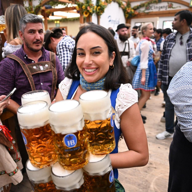 Konobarica na Oktoberfestu