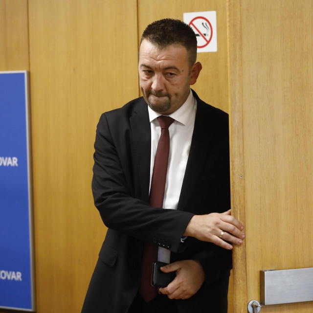 Suverenist Marijan Pavliček je u dva izborna kruga na pridobivanje birača mogao potrošiti do 31.853 eura, a potrošio je 33.242 eura
