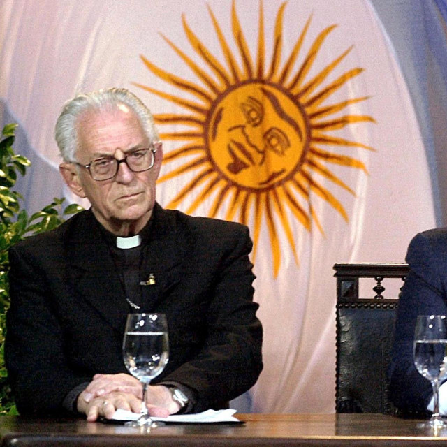 Estanislao Karlić (lijevo) s predsjednikom Argentine Eduardom Duhaldeom 2001. godine