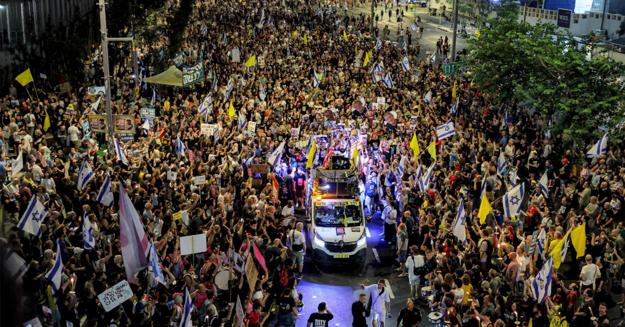 Golemi prosvjed u Tel Avivu, na ulicama se skupilo oko 100.000 ljudi, vojnicima upućena poruka: ‘Ne slušajte Netanyahua!‘