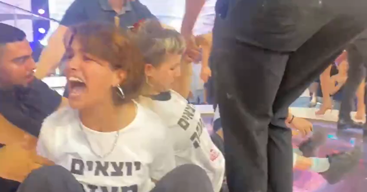 VIDEO Drama u Izraelu, aktivisti upali na set ‘Big Brothera‘ tijekom prijenosa uživo: ‘Napustite Gazu! Djeca gladuju i taoci umiru‘