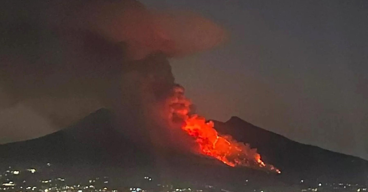 VIDEO, FOTO: Eruptirala Etna, a gori i Vezuv