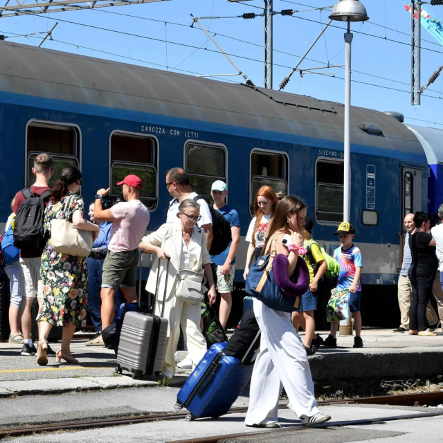 Dolazak turističkog vlaka iz Varšave u Rijeku