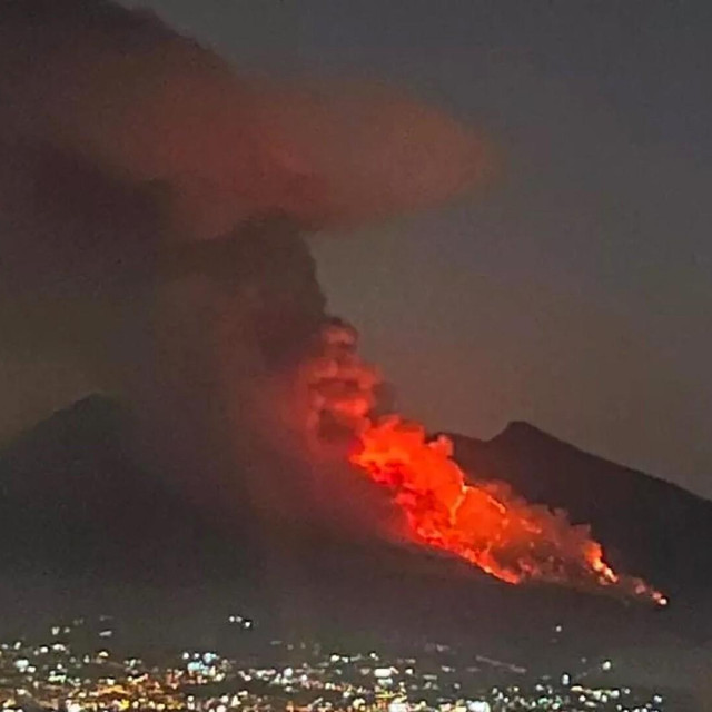 Požar uz obronke Vezuva