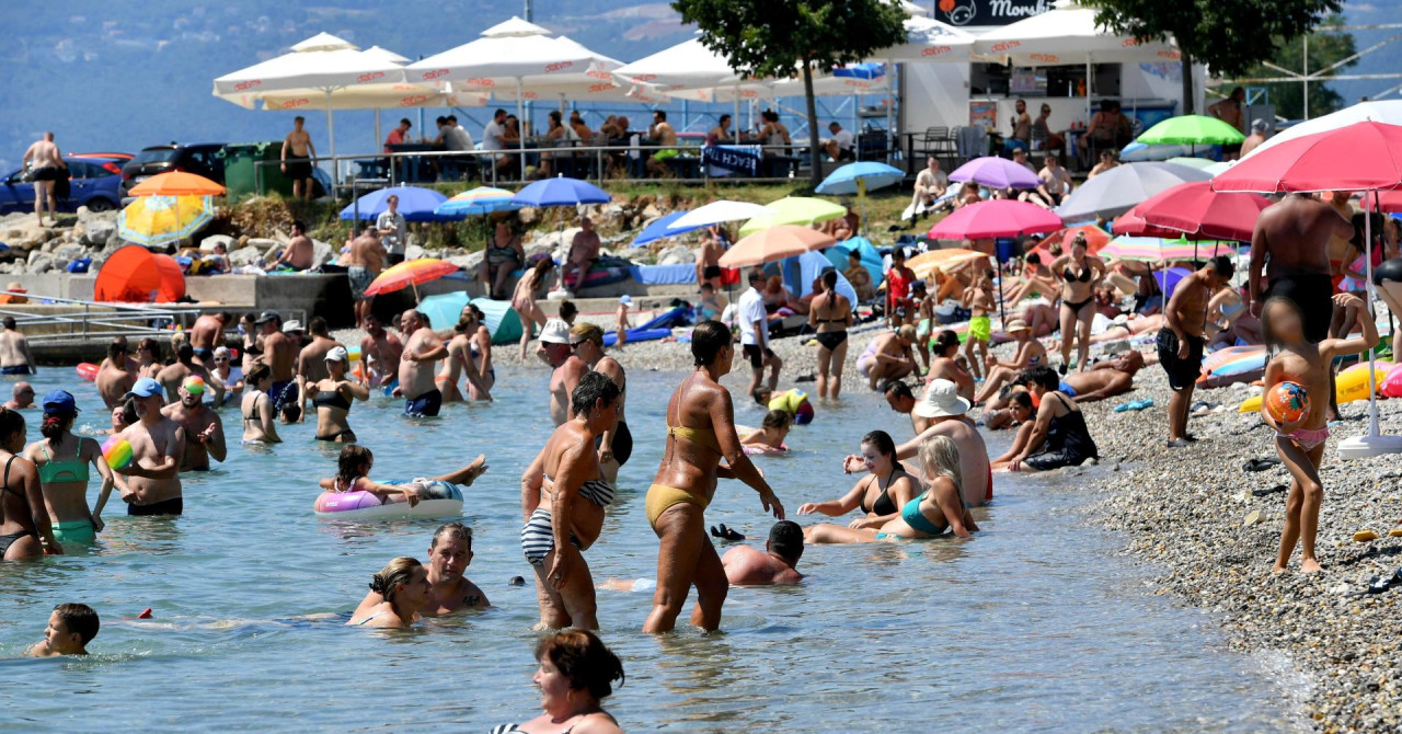 Vročinski val zajel Hrvaško, v Pločah in Zadru izmerili 40 stopinj Celzija